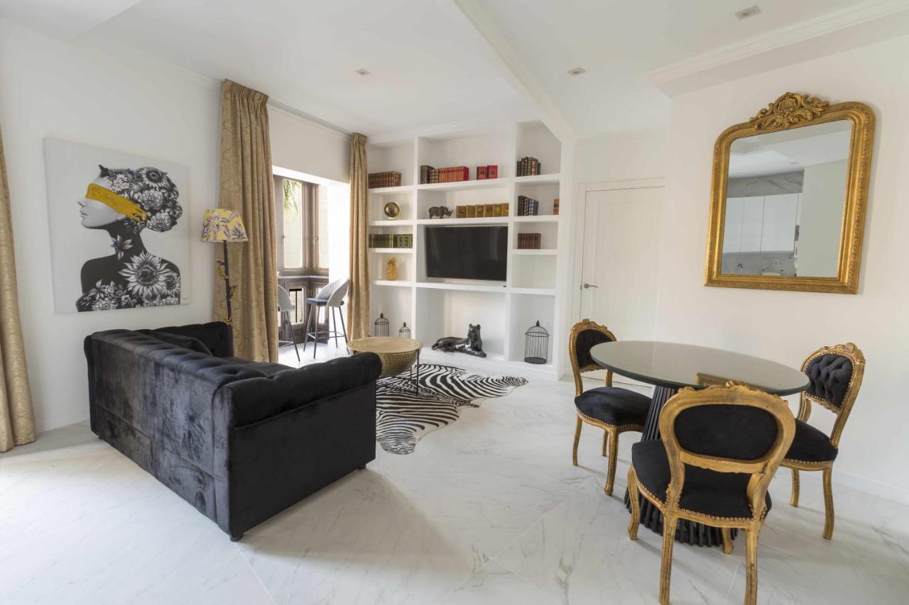 The Clock House Luxury Urban Suites Málaga Værelse billede